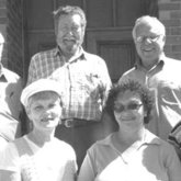 Ds Dirk van Dyk met lede van die Sendingbediening